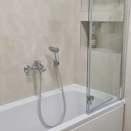 Luxury 1 Bedroom App Center&balcony Free Parking
