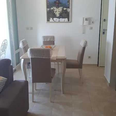 Luxury 1 Bedroom App Center&balcony Free Parking Apartment *
