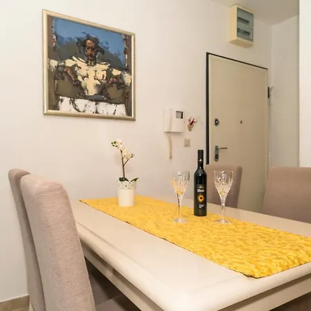 Luxury 1 Bedroom App Center&balcony Free Parking