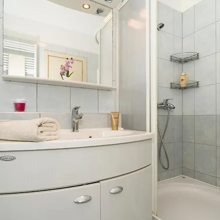 Luxury 1 Bedroom App Center&balcony Free Parking *